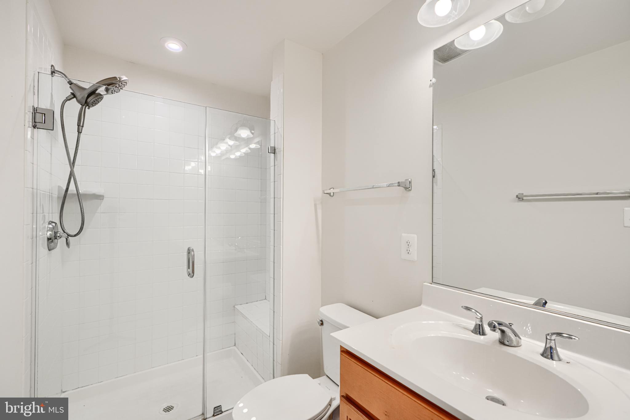 METRO POINTE - Residential Lease