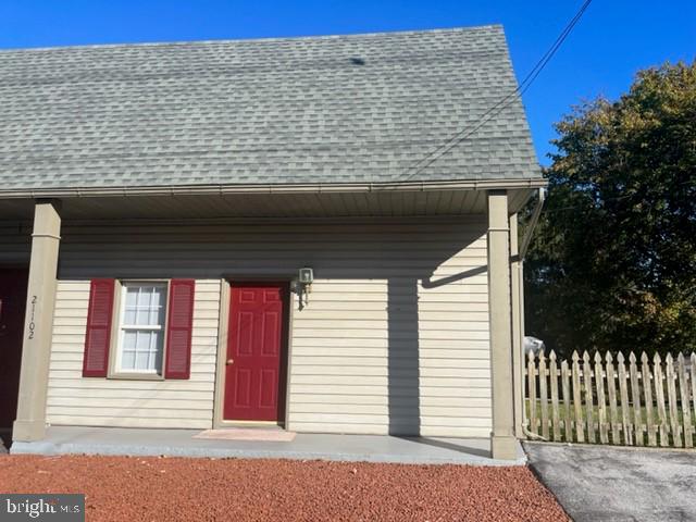 Cute home available for rent now. 1 bedroom, 1 bath with yard. Smithburg school district.