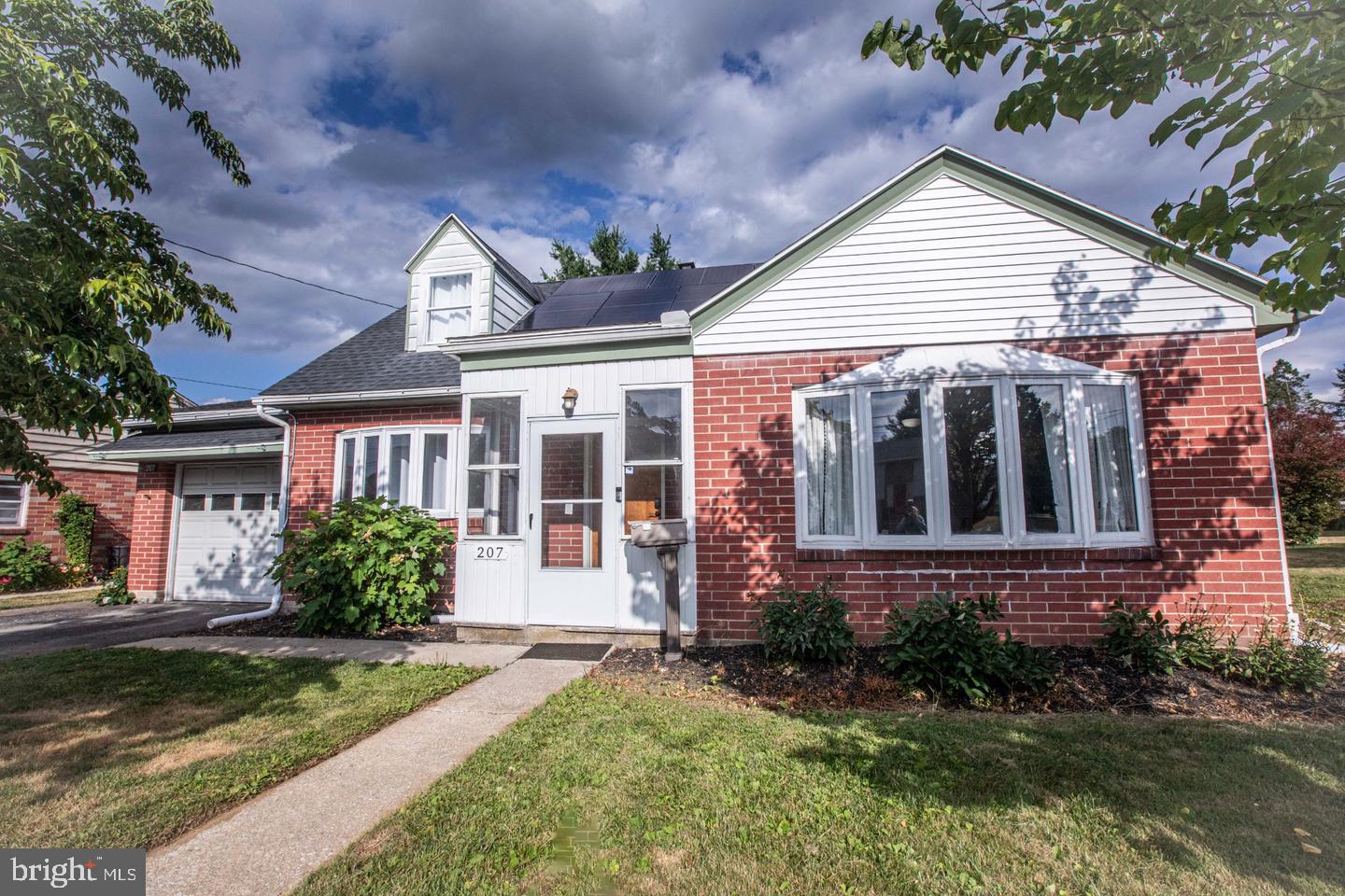 207 N LINDEN STREET