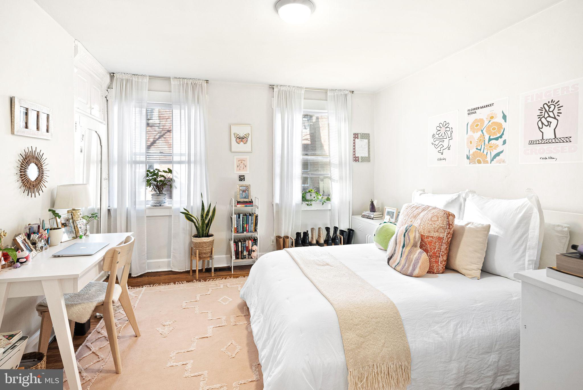 LOGAN SQUARE - Residential