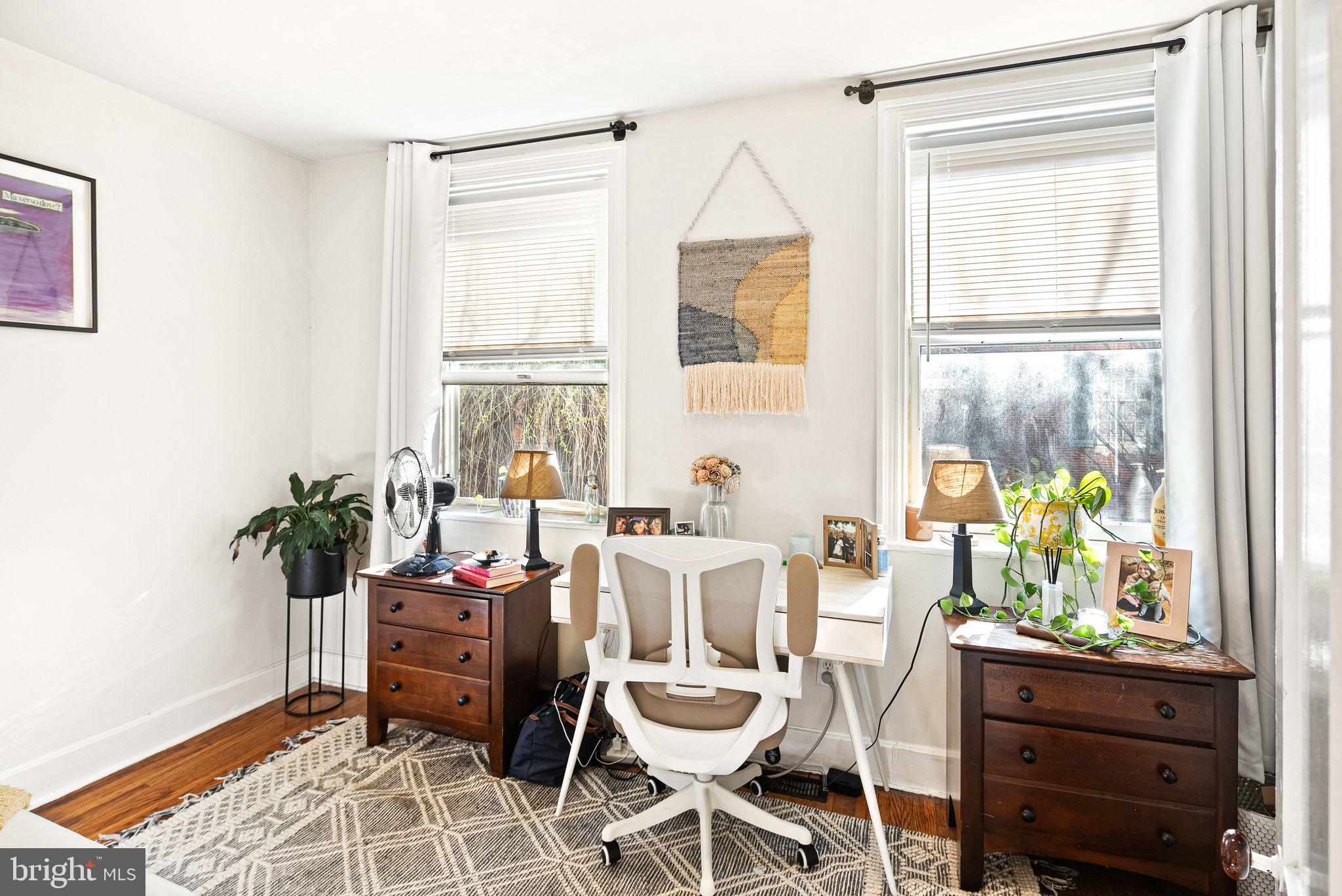 LOGAN SQUARE - Residential