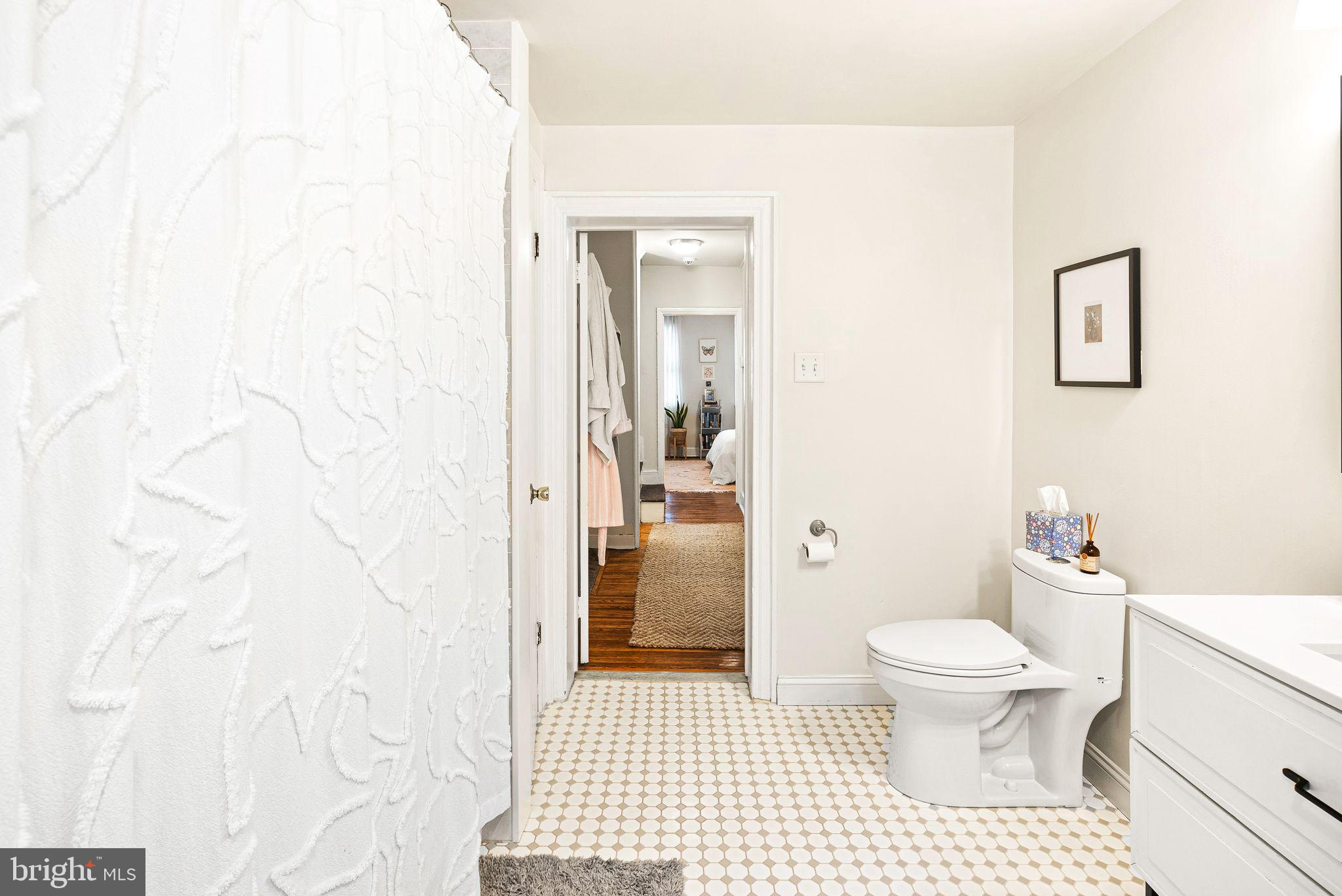 LOGAN SQUARE - Residential