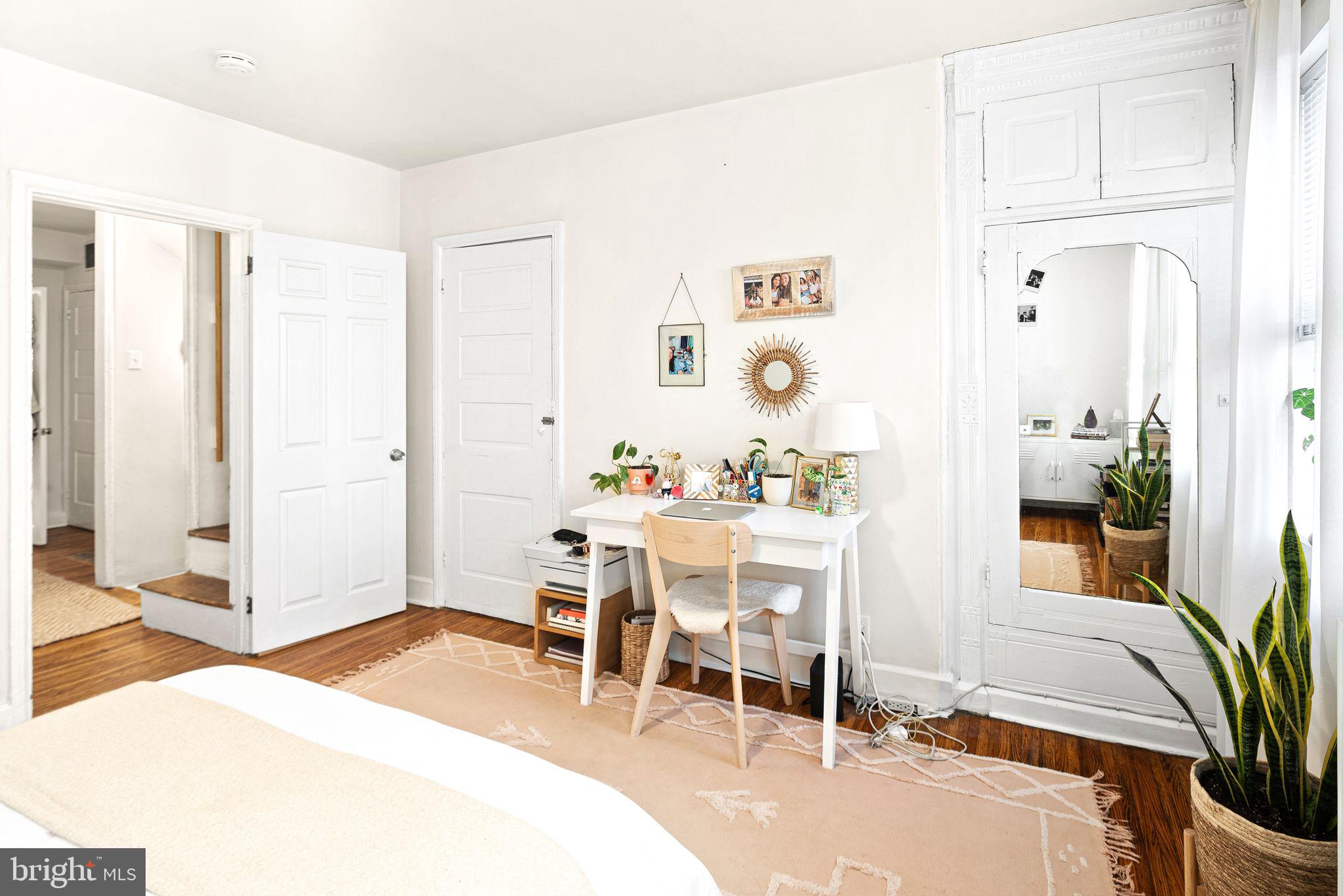 LOGAN SQUARE - Residential