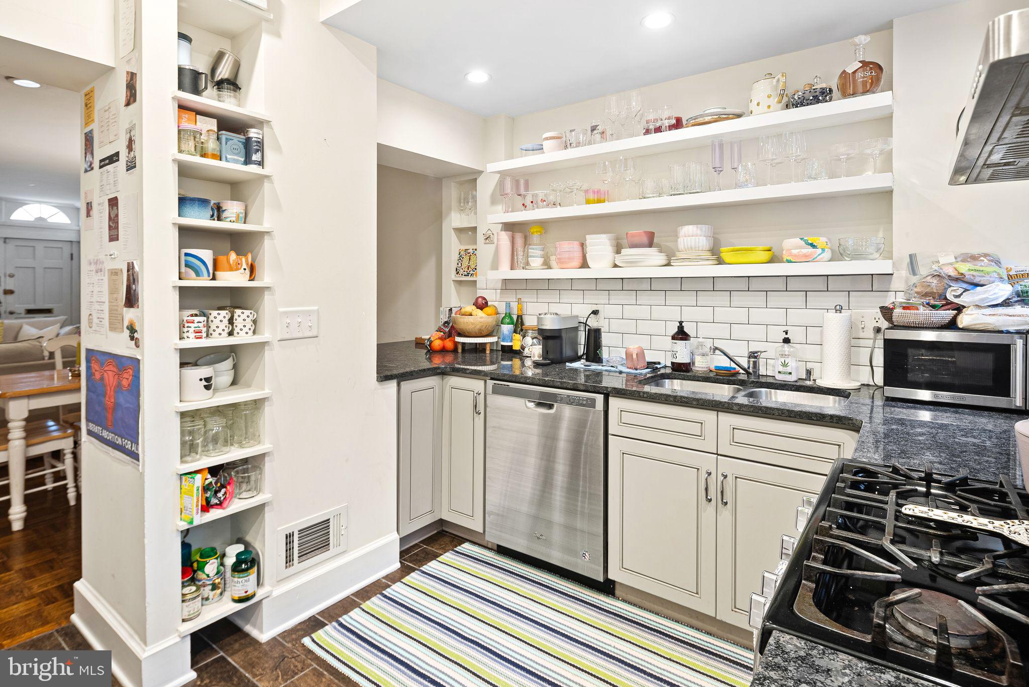 LOGAN SQUARE - Residential