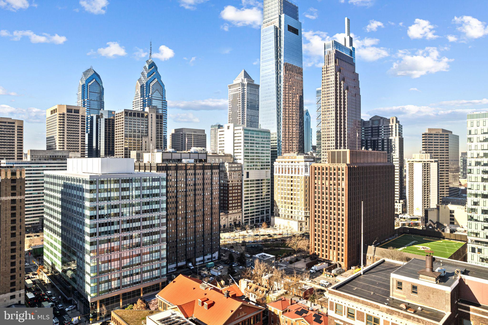 LOGAN SQUARE - Residential