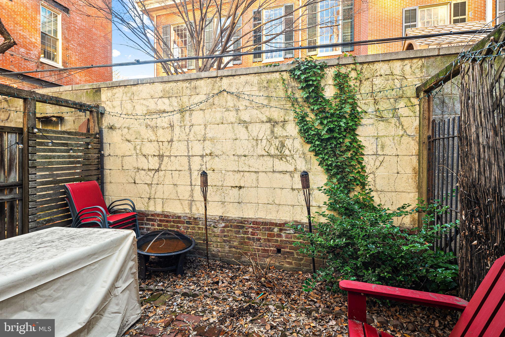 LOGAN SQUARE - Residential