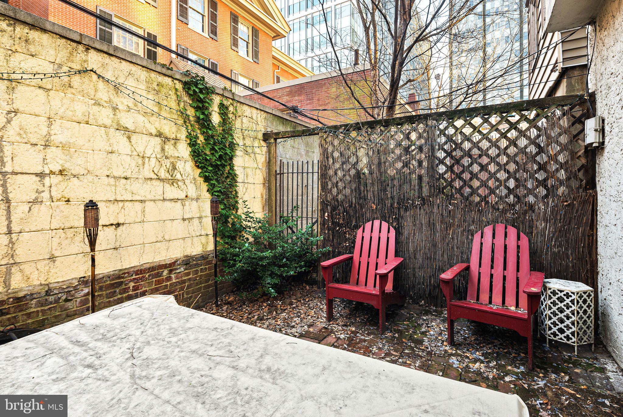 LOGAN SQUARE - Residential