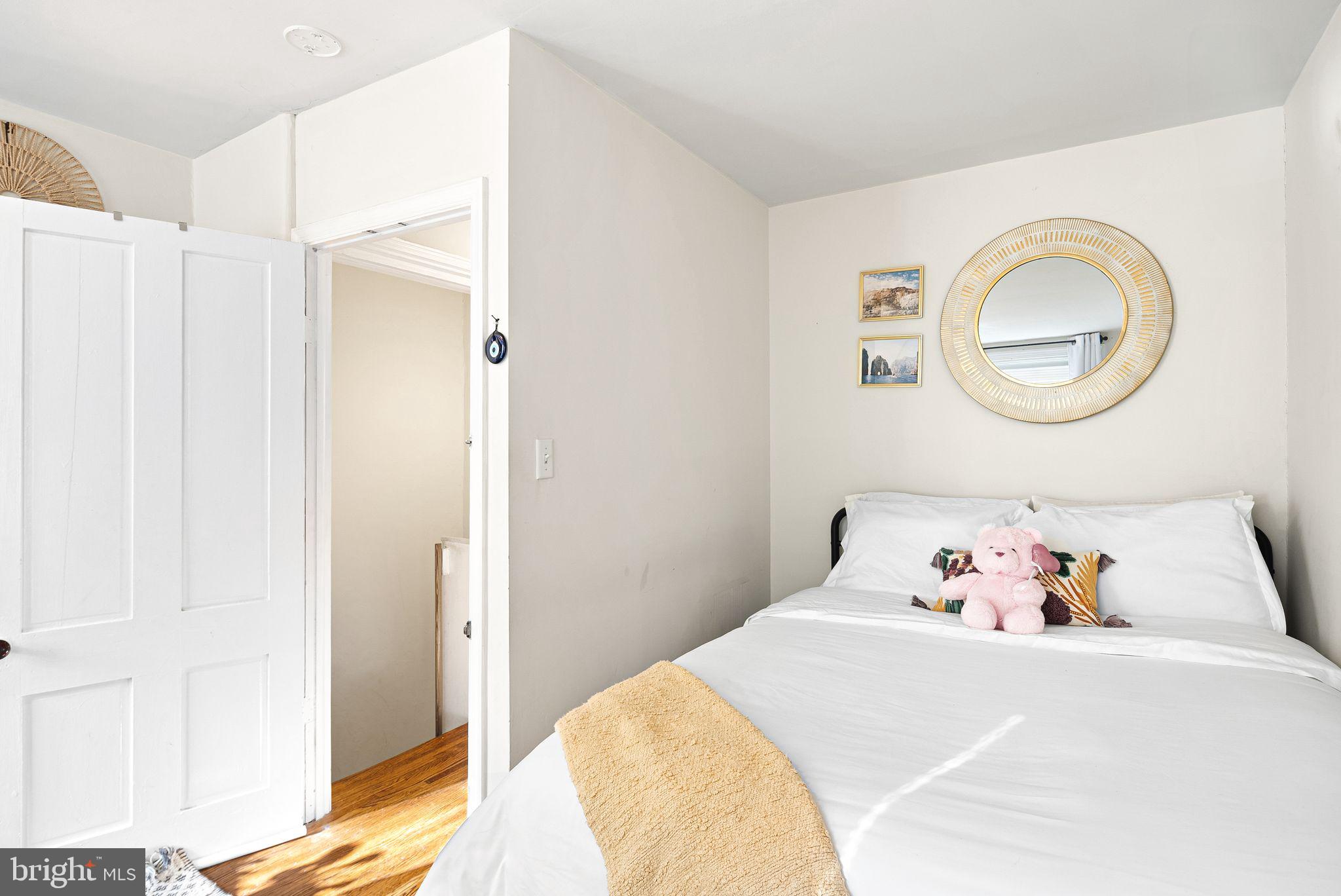 LOGAN SQUARE - Residential