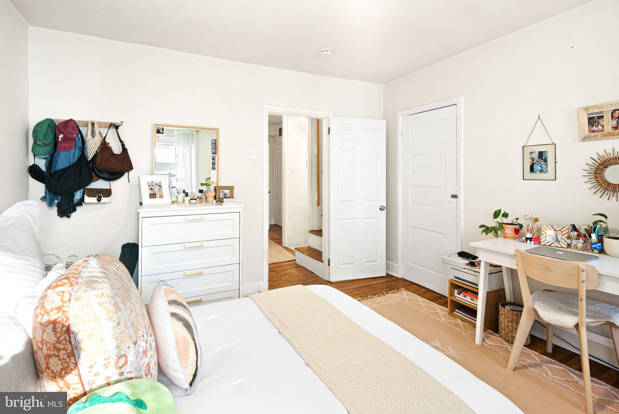 LOGAN SQUARE - Residential