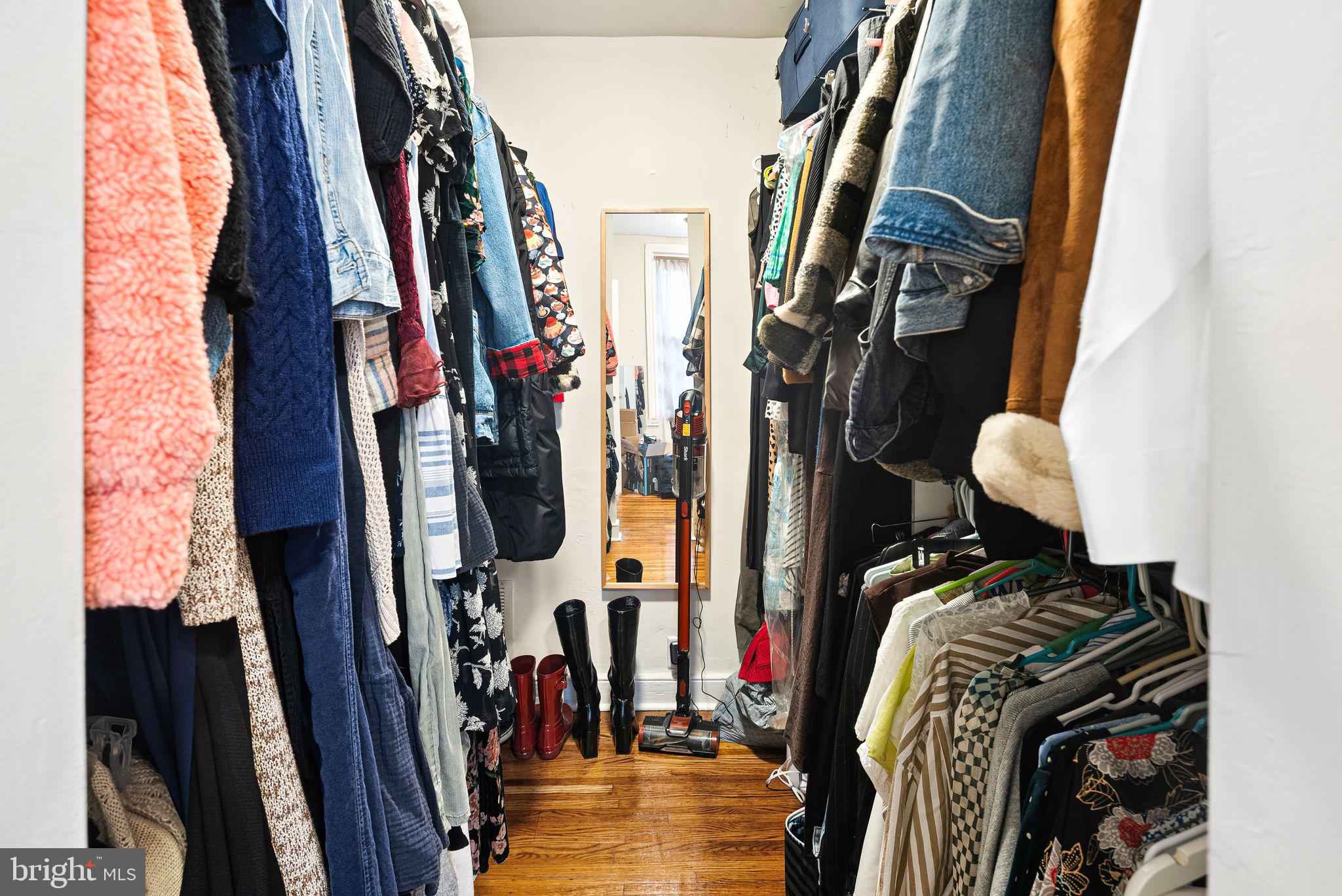 LOGAN SQUARE - Residential