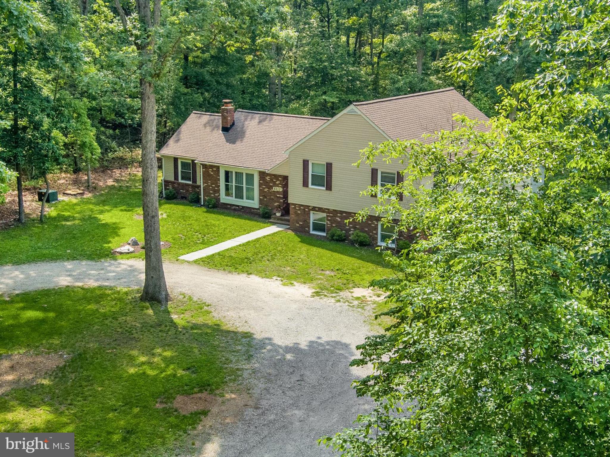 8013 BAILEYS LANE