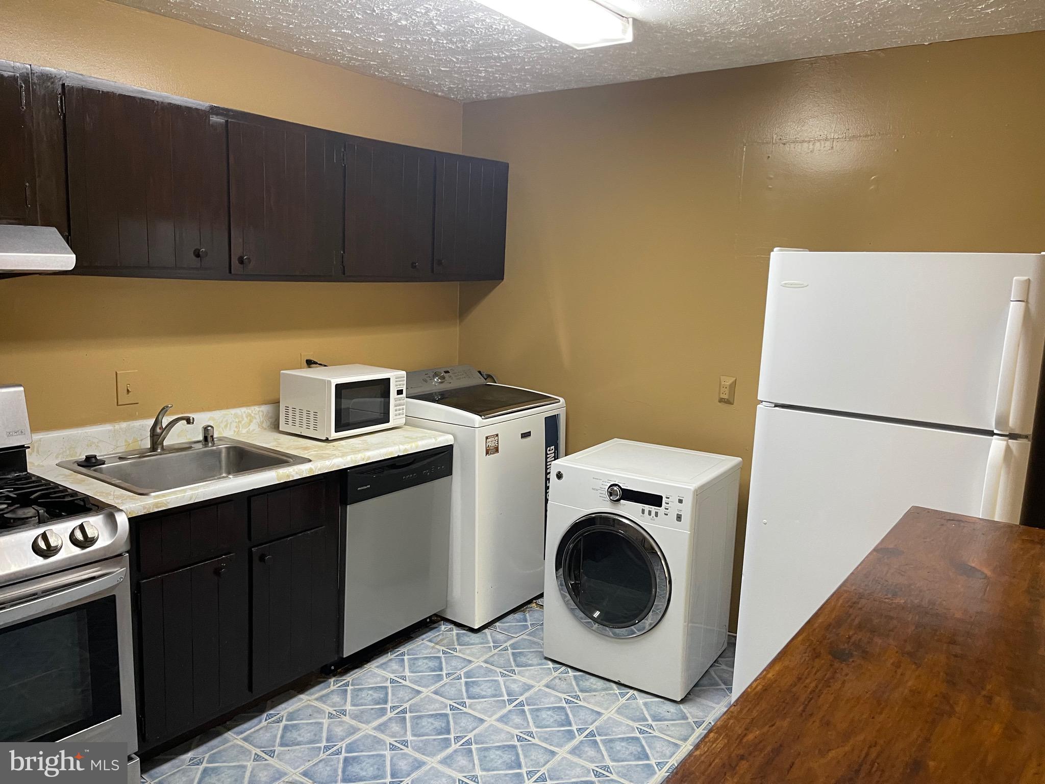 CHELSEA WOODS CONDO - Residential