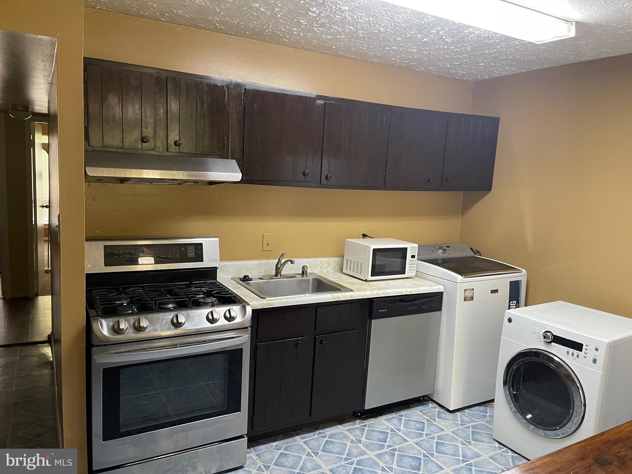 CHELSEA WOODS CONDO - Residential