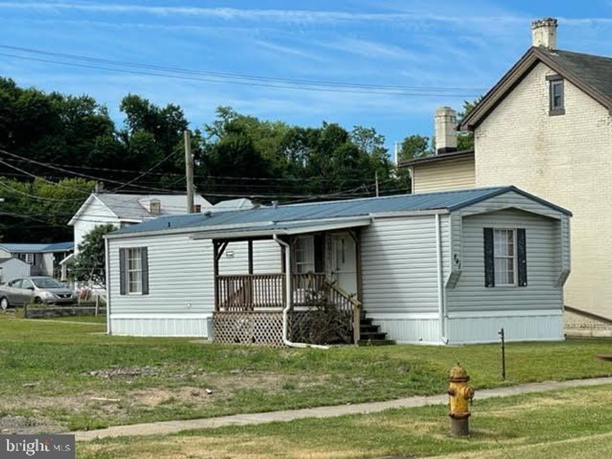2 bedroom, 1 bath mobile home on level 30' x 139' lot. Move-in condition. Range, refrigerator and microwave included. Off street parking. Great rental/investment property or inexpensive living quarters.