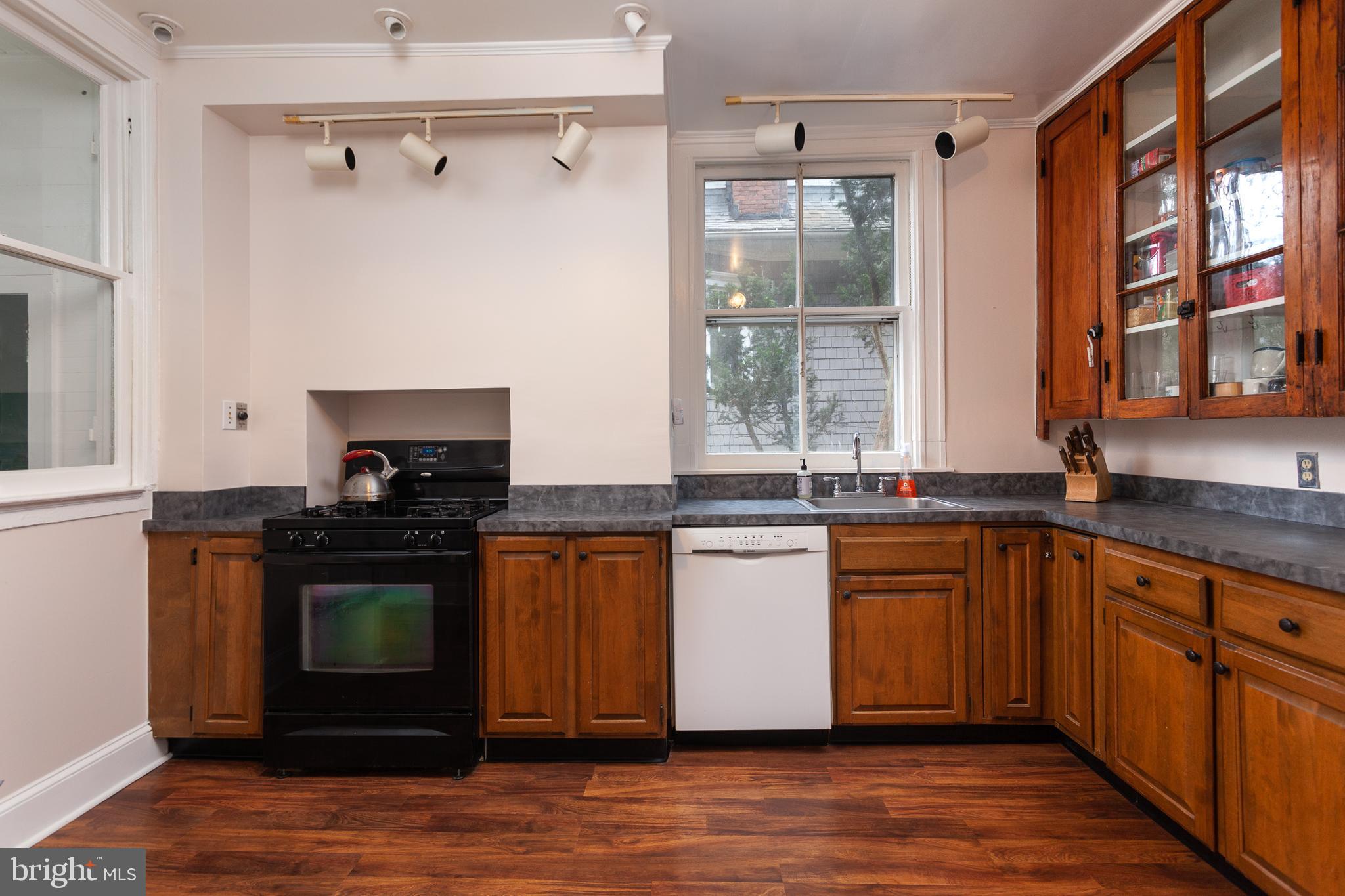 ROLAND PARK - Residential