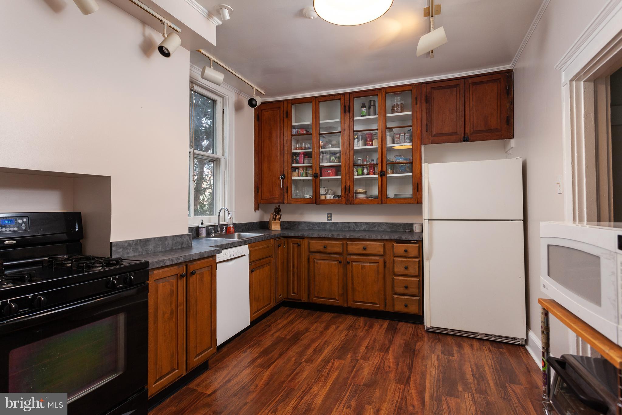 ROLAND PARK - Residential