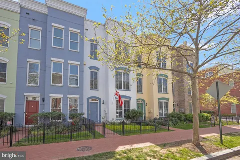 MLS: DCDC2191182