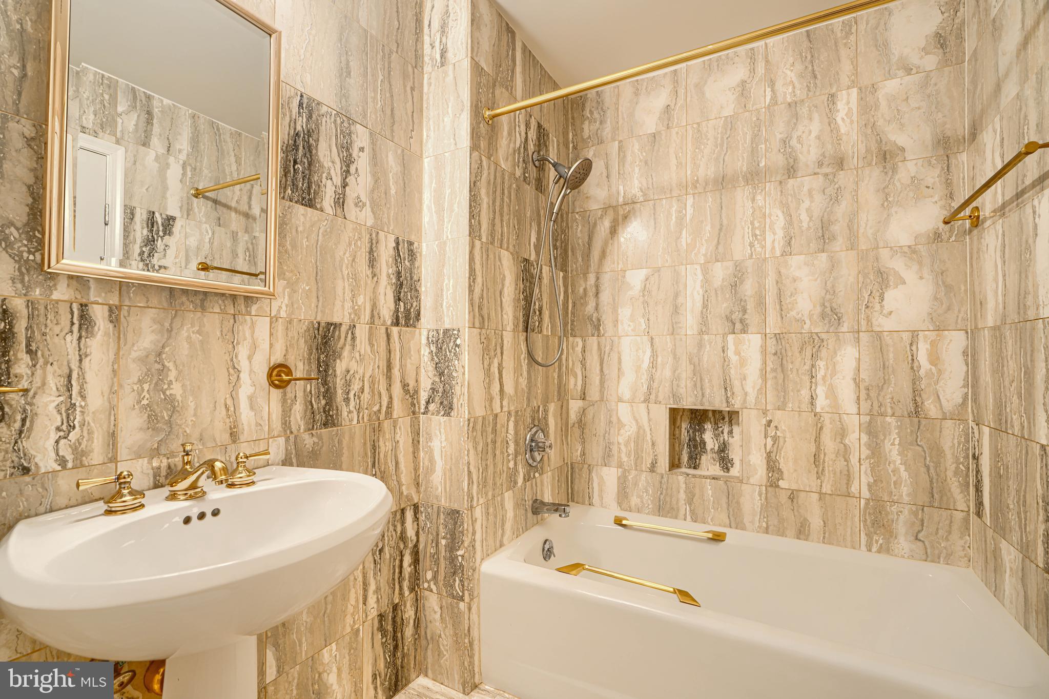 TUSCANY-CANTERBURY - Residential