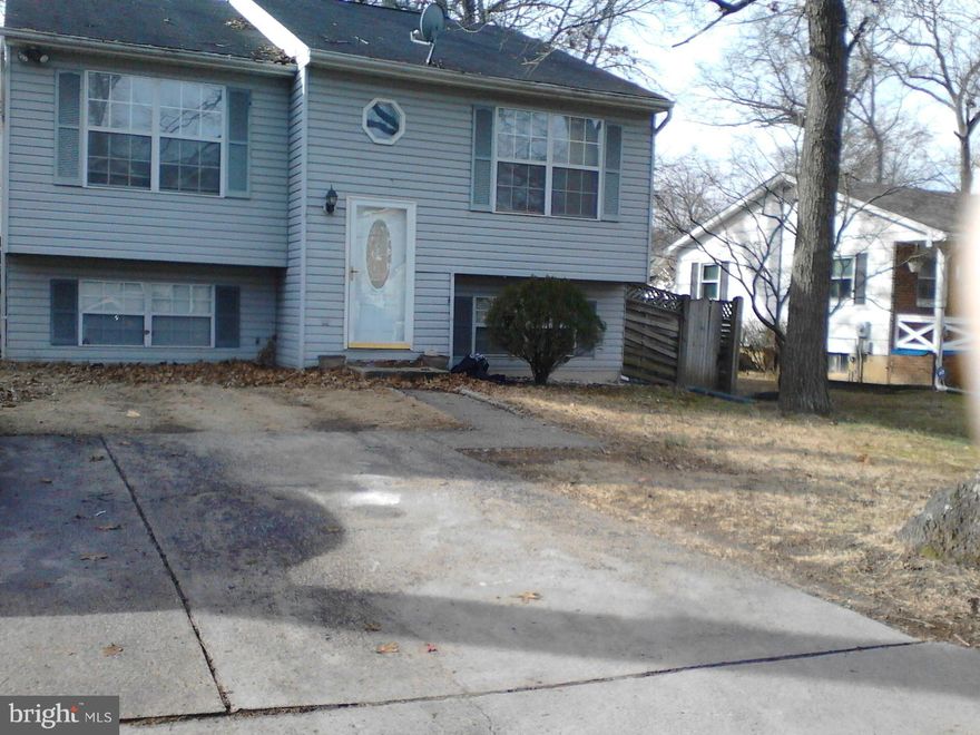 Split Foyer -4 Bedrooms & 3 full Bathrooms in quiet neighborhood, close to school. Main Level includes Spacious / Bright table space Kitchen, Living Room, 3 Bedrooms and 2 Bathrooms .Finished Lower level has large Family Room plus another bedroom & bathroom. HVAC & Refrig 4yr, Hot Water Heater new 10/16. On quiet street. Fenced yard.