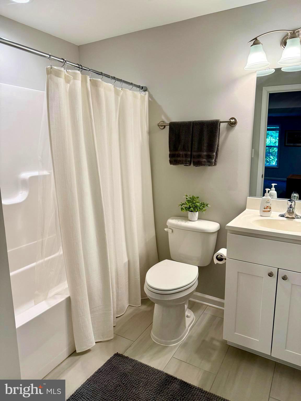 MIDDLE CREEK MANOR - Residential