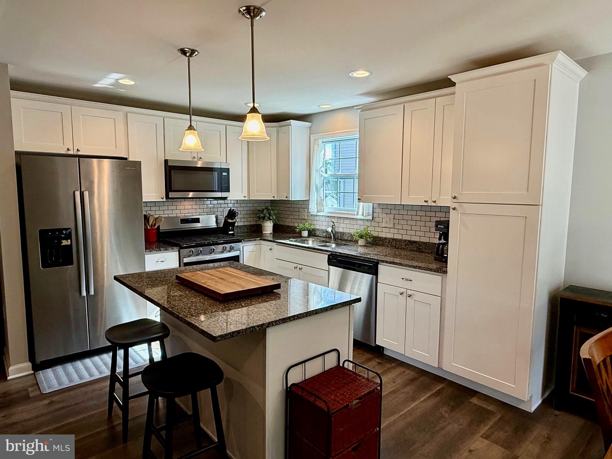 MIDDLE CREEK MANOR - Residential