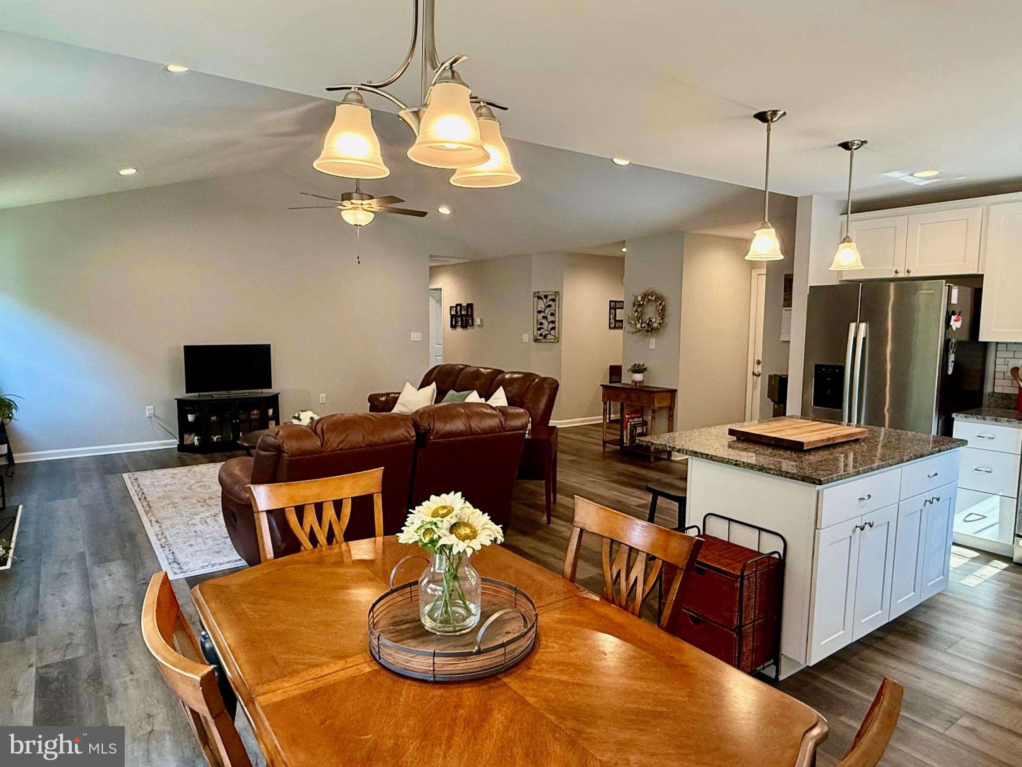 MIDDLE CREEK MANOR - Residential