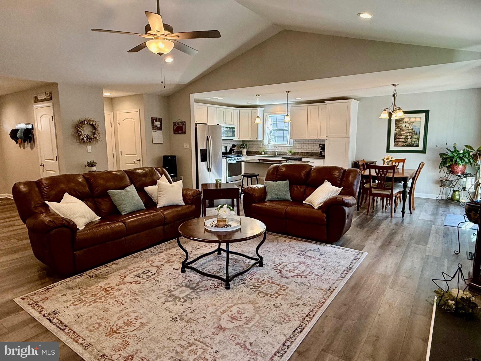 MIDDLE CREEK MANOR - Residential