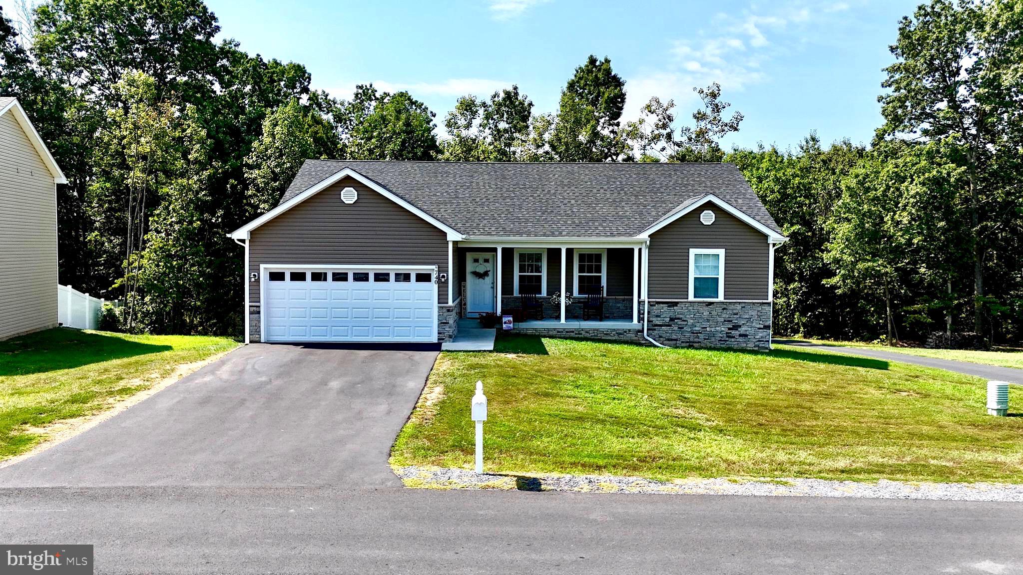 MIDDLE CREEK MANOR - Residential