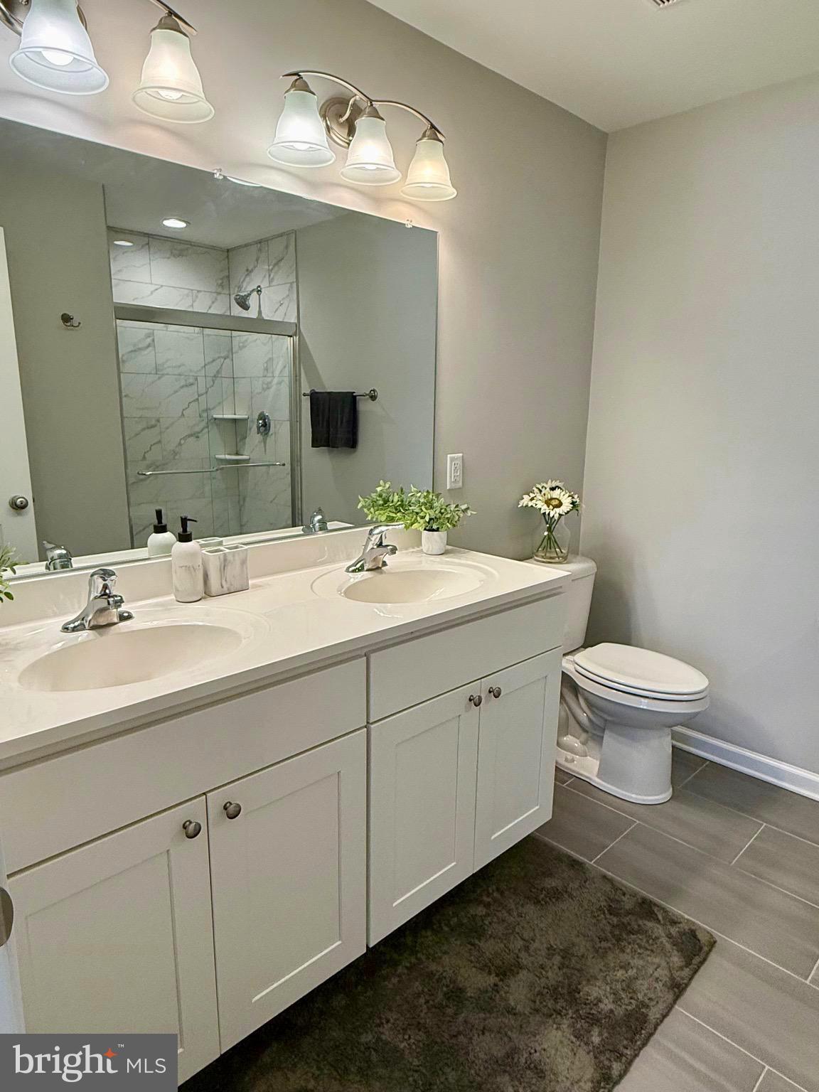 MIDDLE CREEK MANOR - Residential