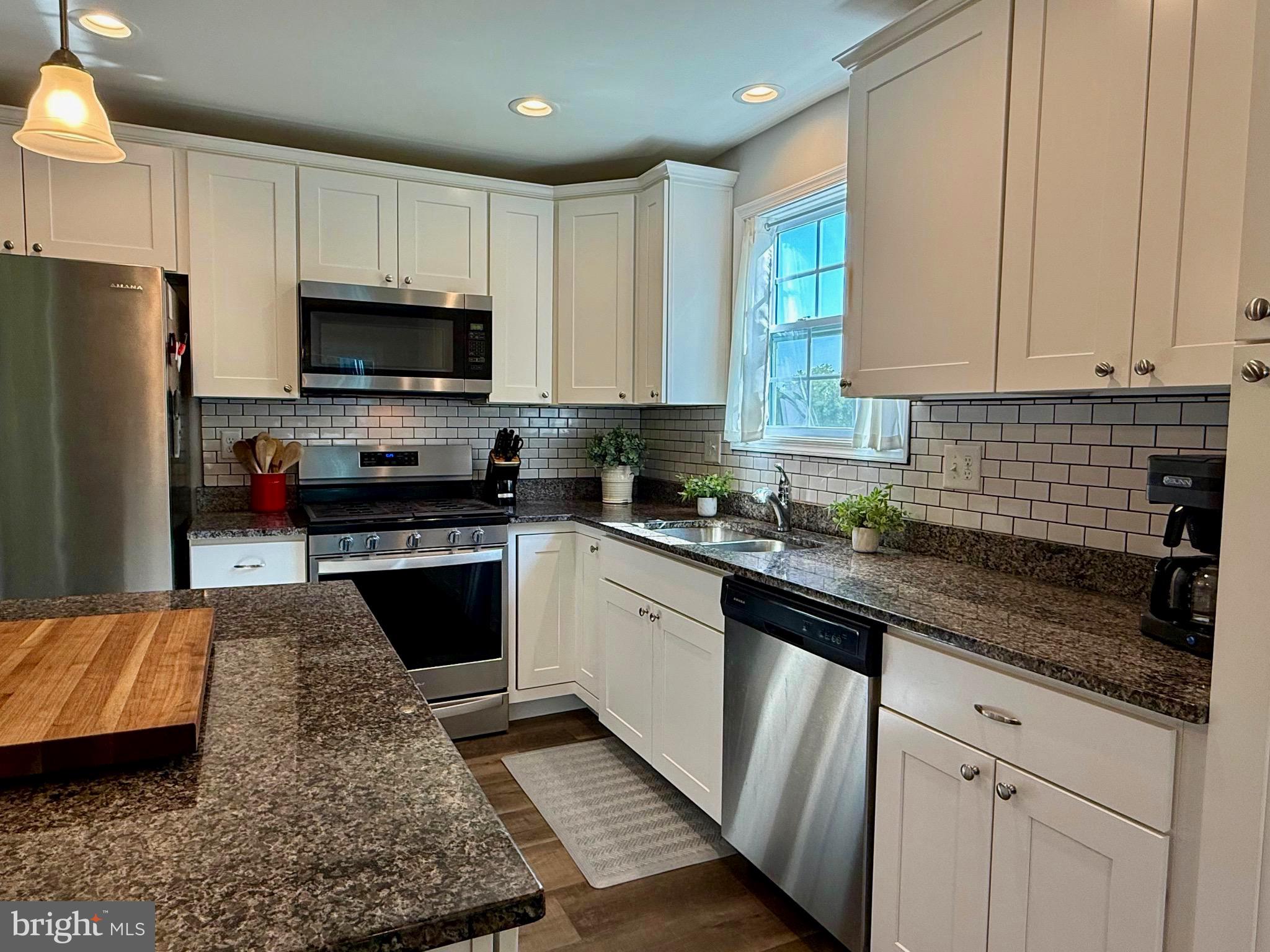 MIDDLE CREEK MANOR - Residential