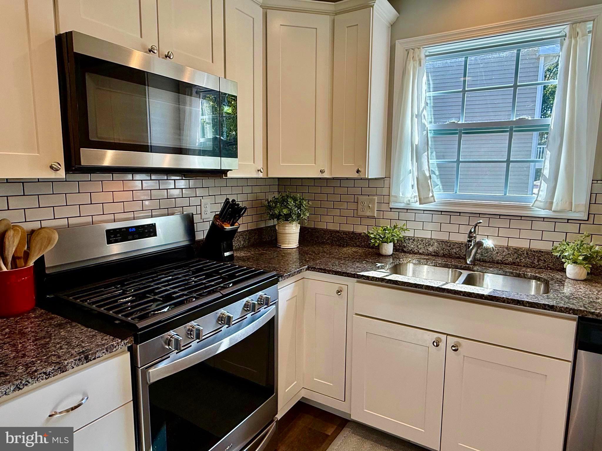 MIDDLE CREEK MANOR - Residential