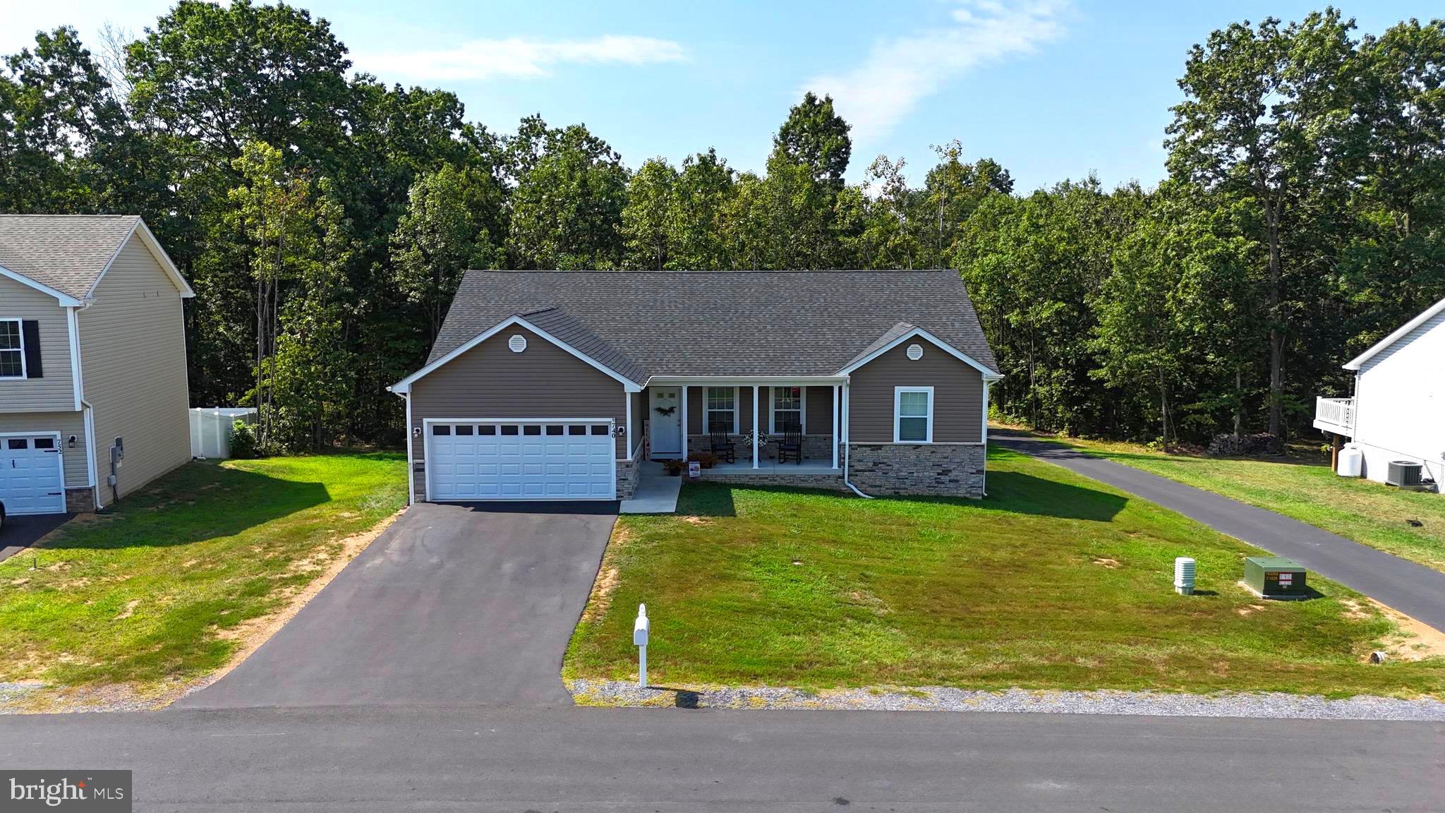 MIDDLE CREEK MANOR - Residential