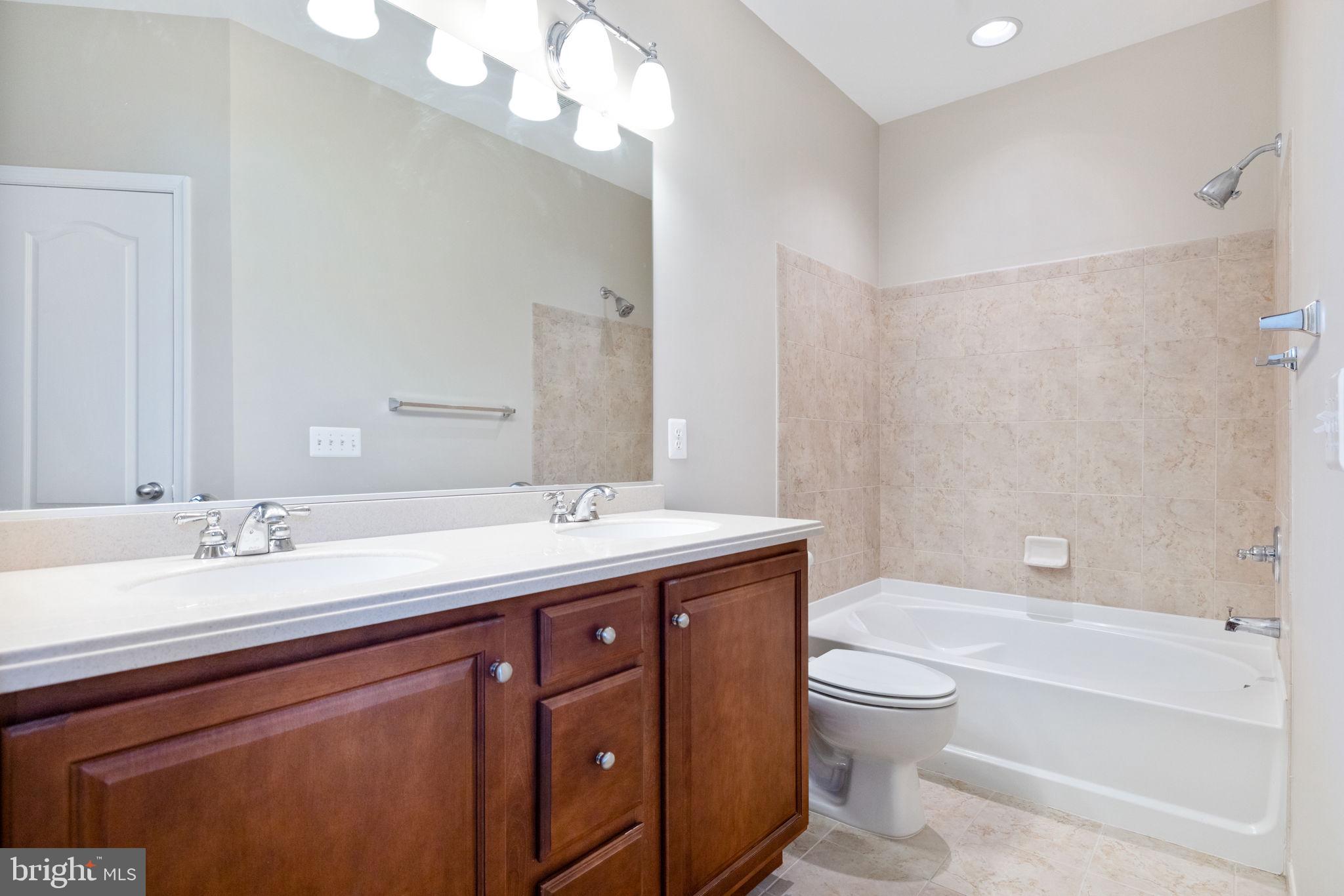 LANSDOWNE TOWN CENTER - Residential