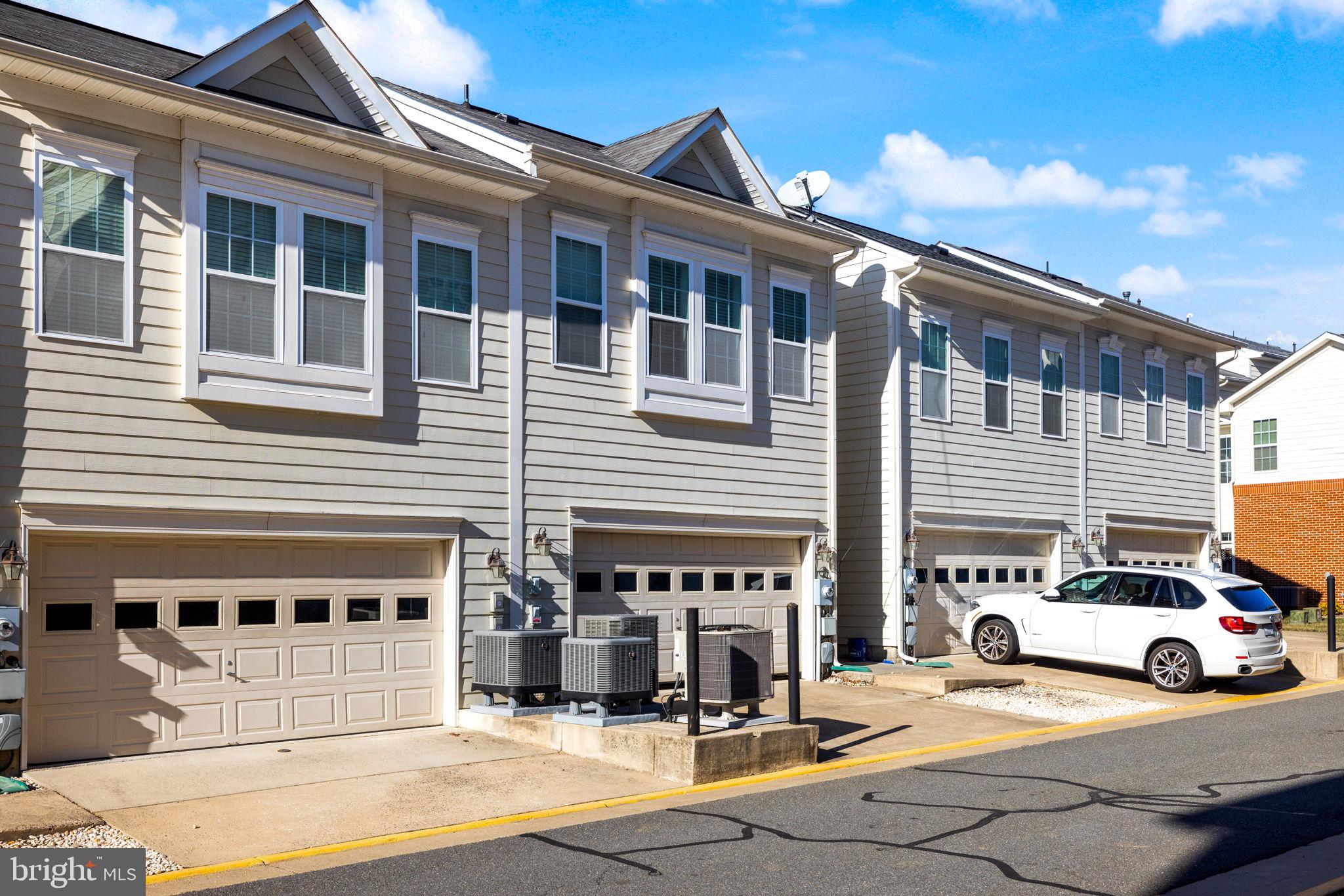 LANSDOWNE TOWN CENTER - Residential