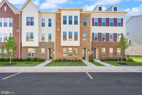 Photo of 1629 Field Sparrow Terrace NE, LEESBURG, VA 20176 (MLS # VALO2126260)