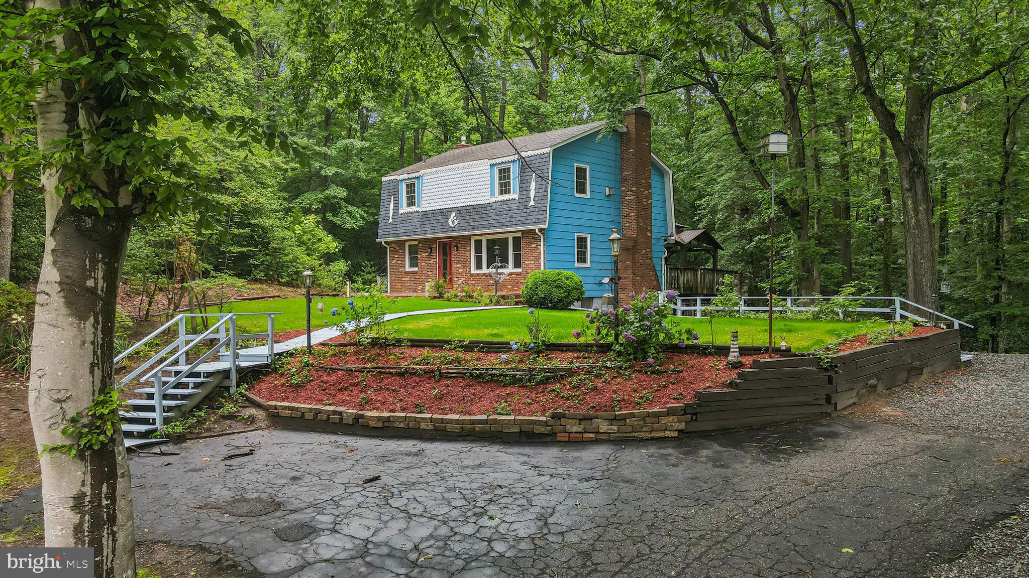 275 CASTLE DRIVE