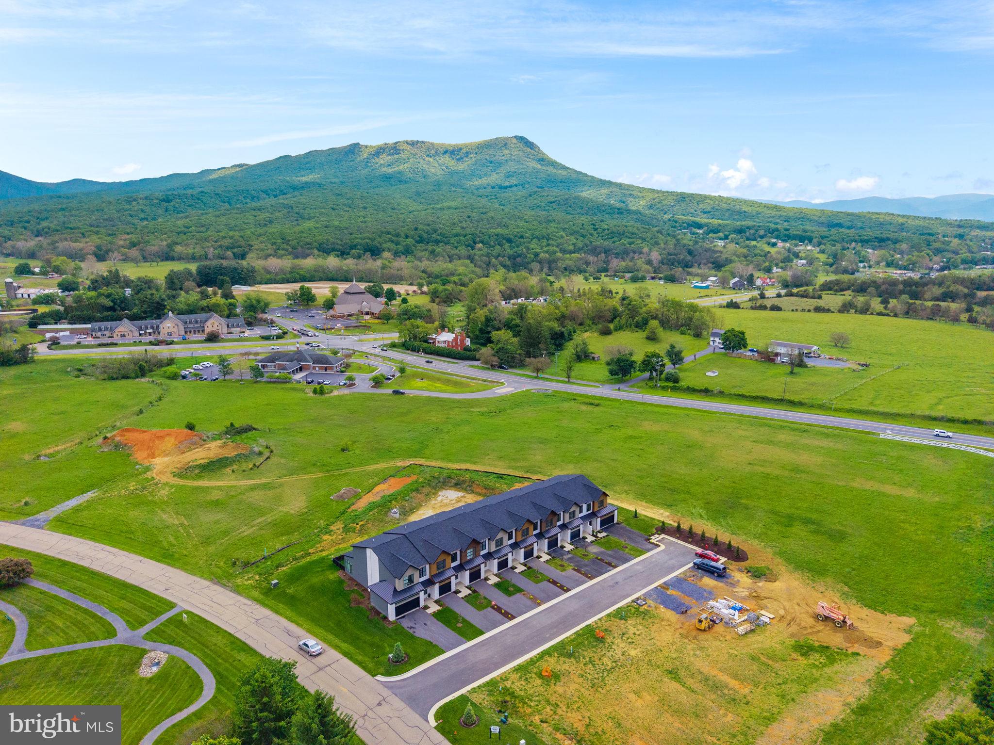 CROSSROADS FARM - Residential