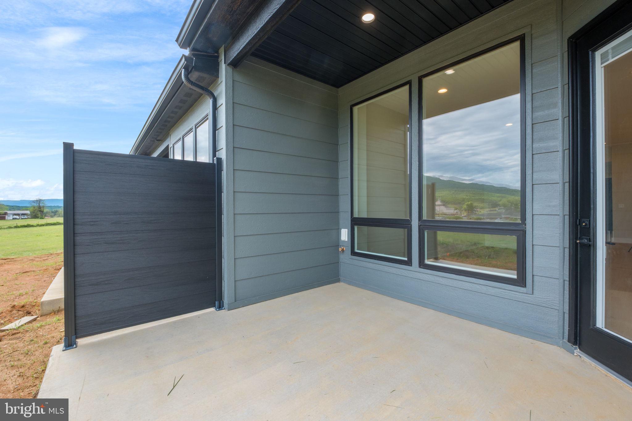CROSSROADS FARM - Residential