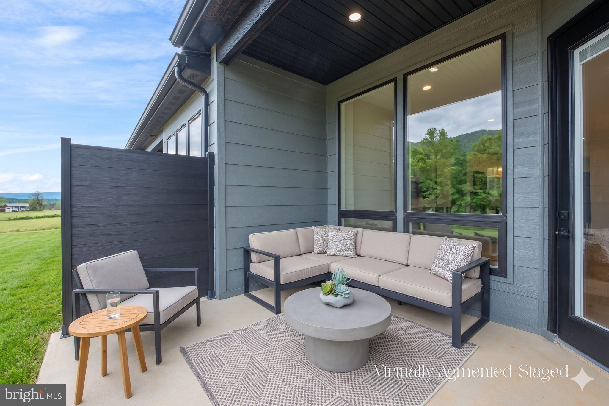 CROSSROADS FARM - Residential