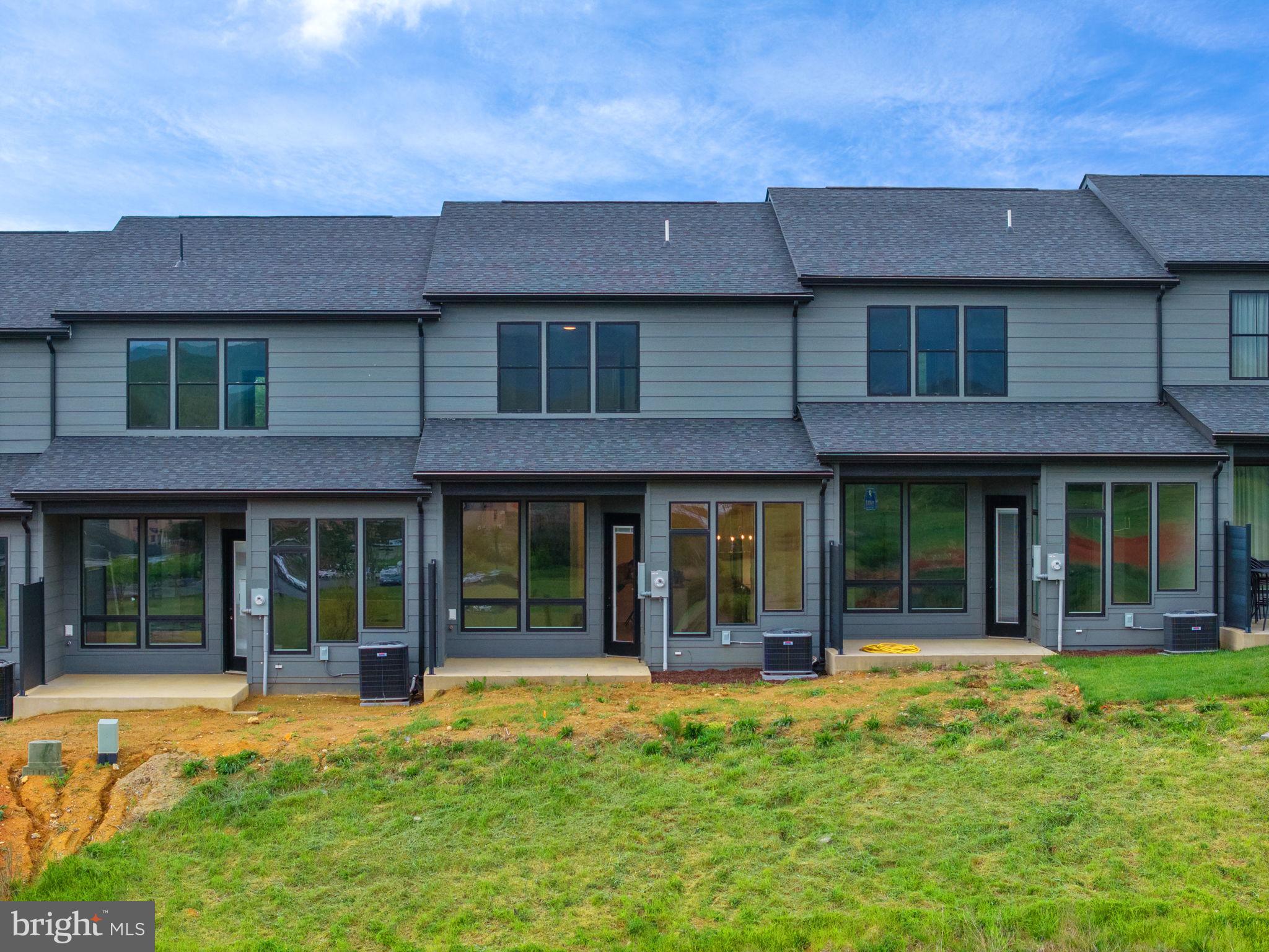 CROSSROADS FARM - Residential