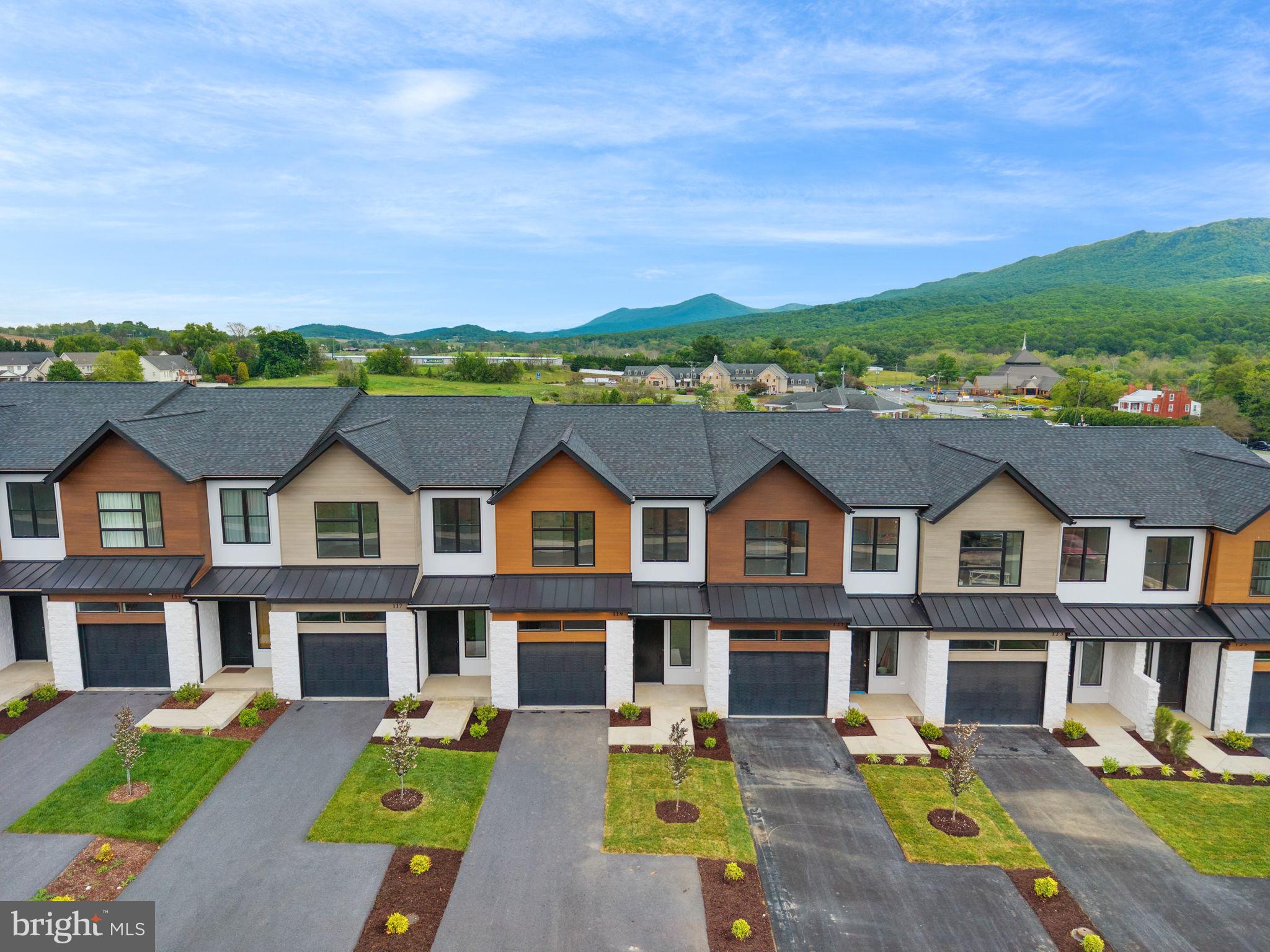 CROSSROADS FARM - Residential