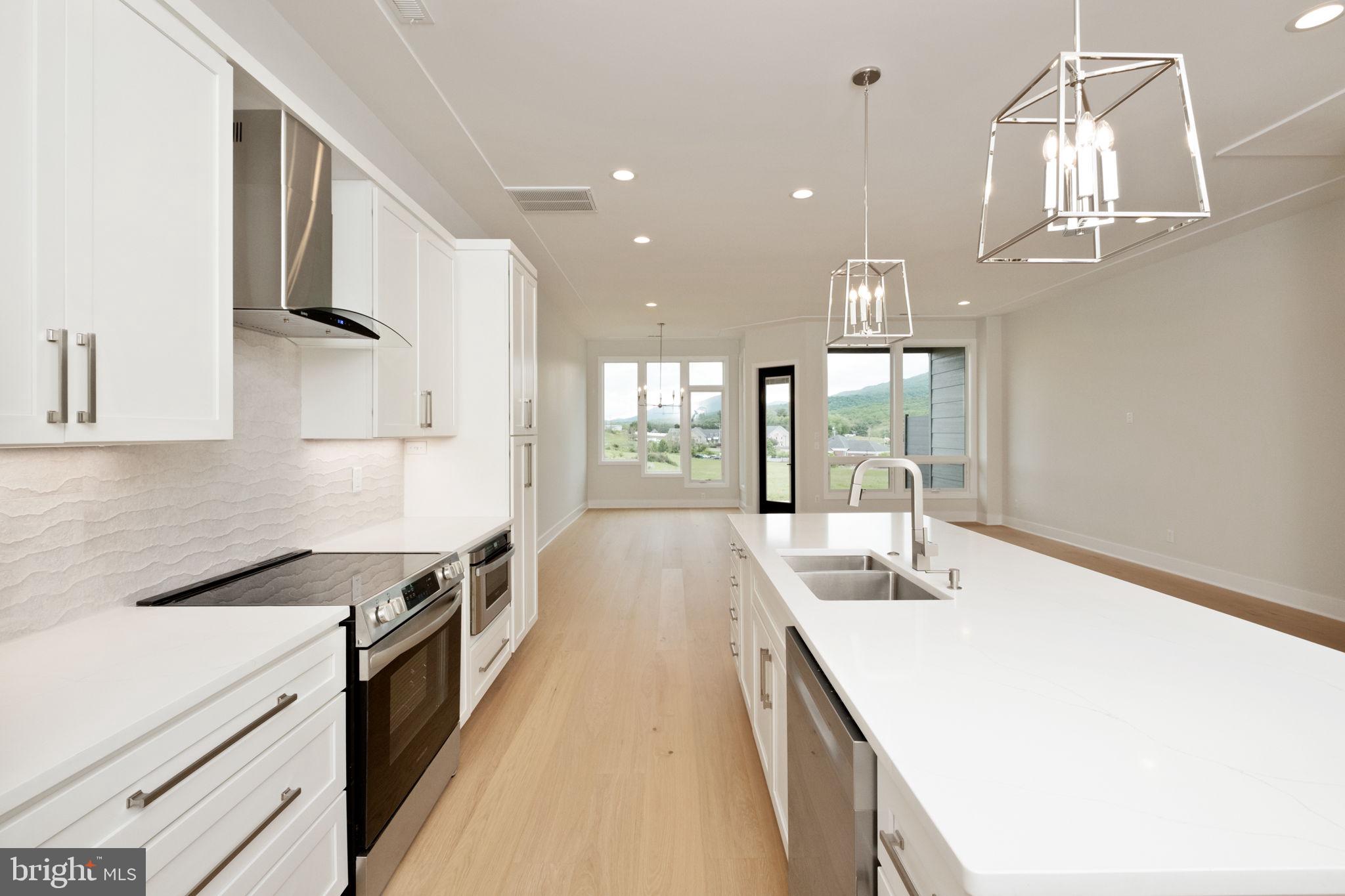 CROSSROADS FARM - Residential