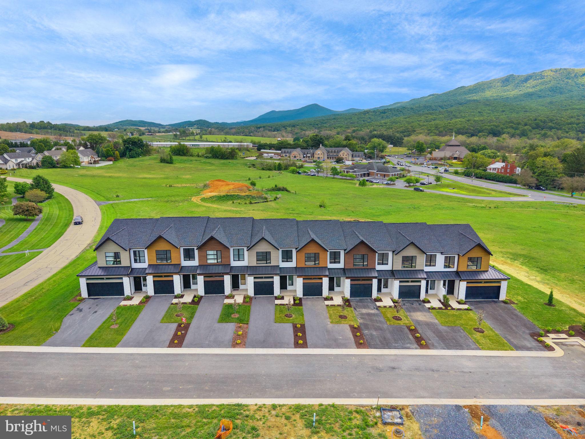 CROSSROADS FARM - Residential