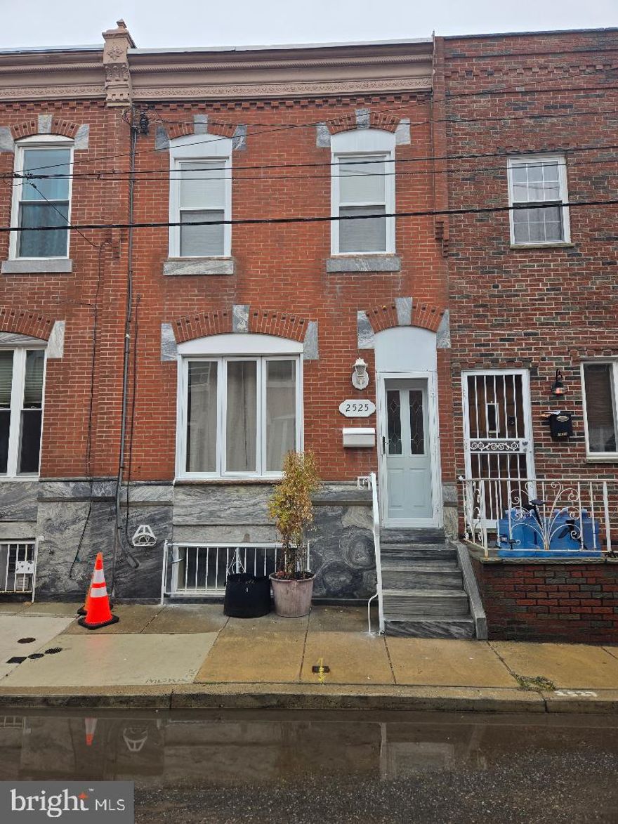 Renovated 3 bedroom property located on a quiet street.
This property is conveniently located for easy access to center city and the stadium complex.
