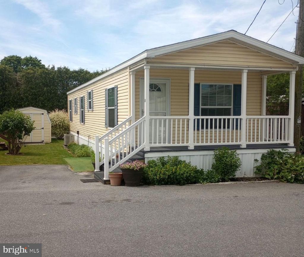Photo of 8 GREEN ACRES LN, NEW HOLLAND, PA 17557 (MLS # PALA2035634)