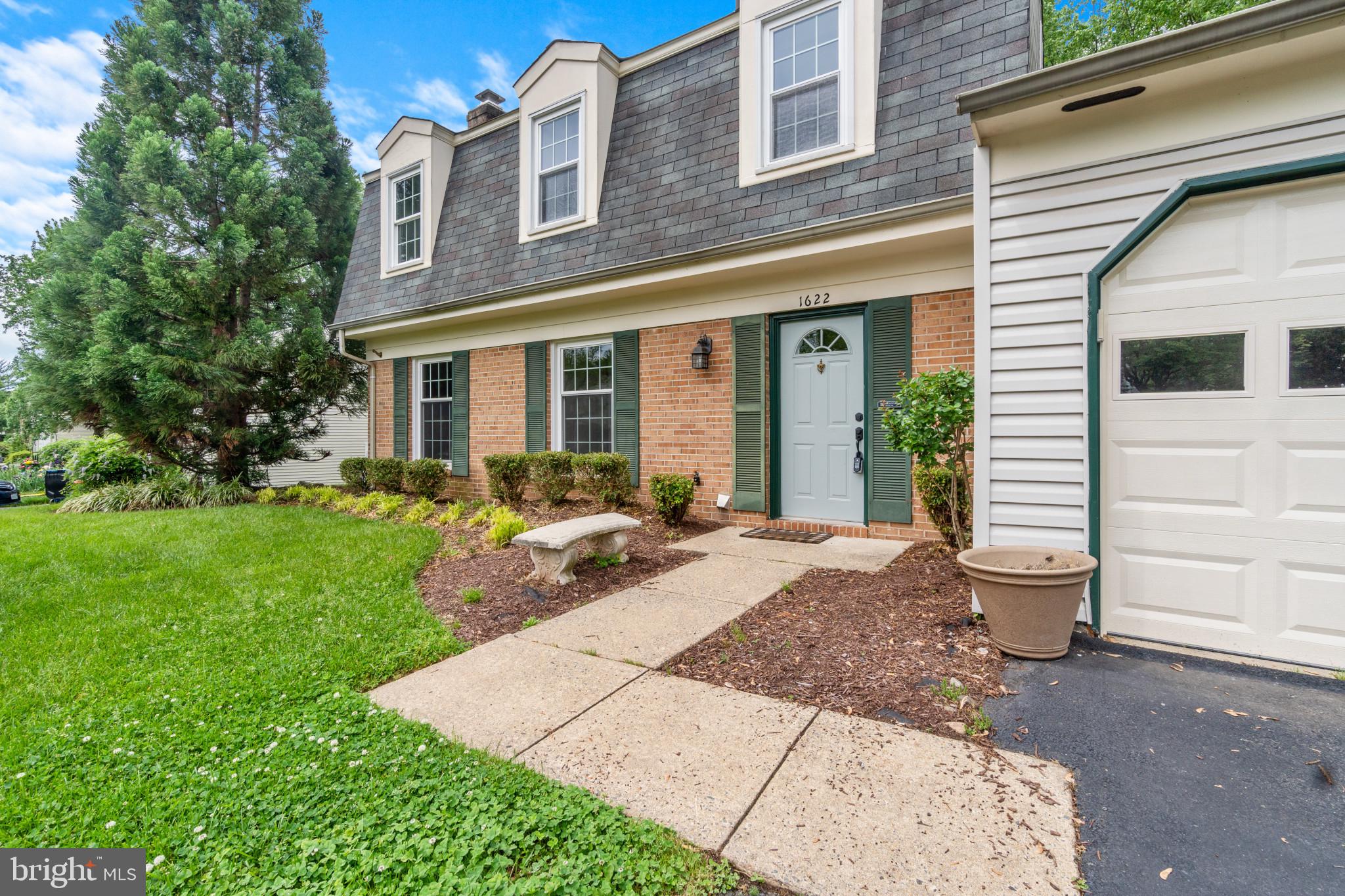 KINGSTON CHASE - Residential Lease