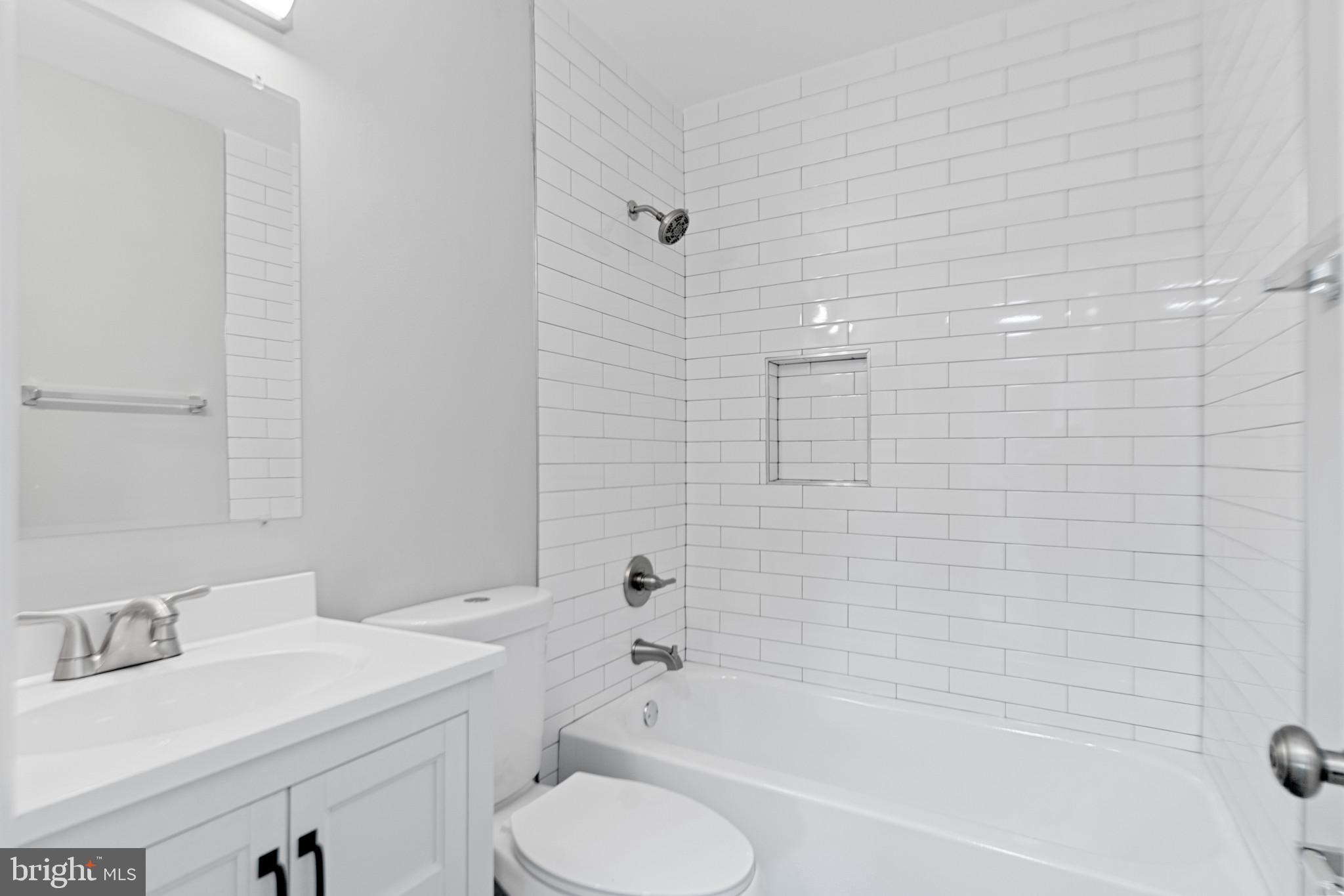 KINGSTON CHASE - Residential Lease