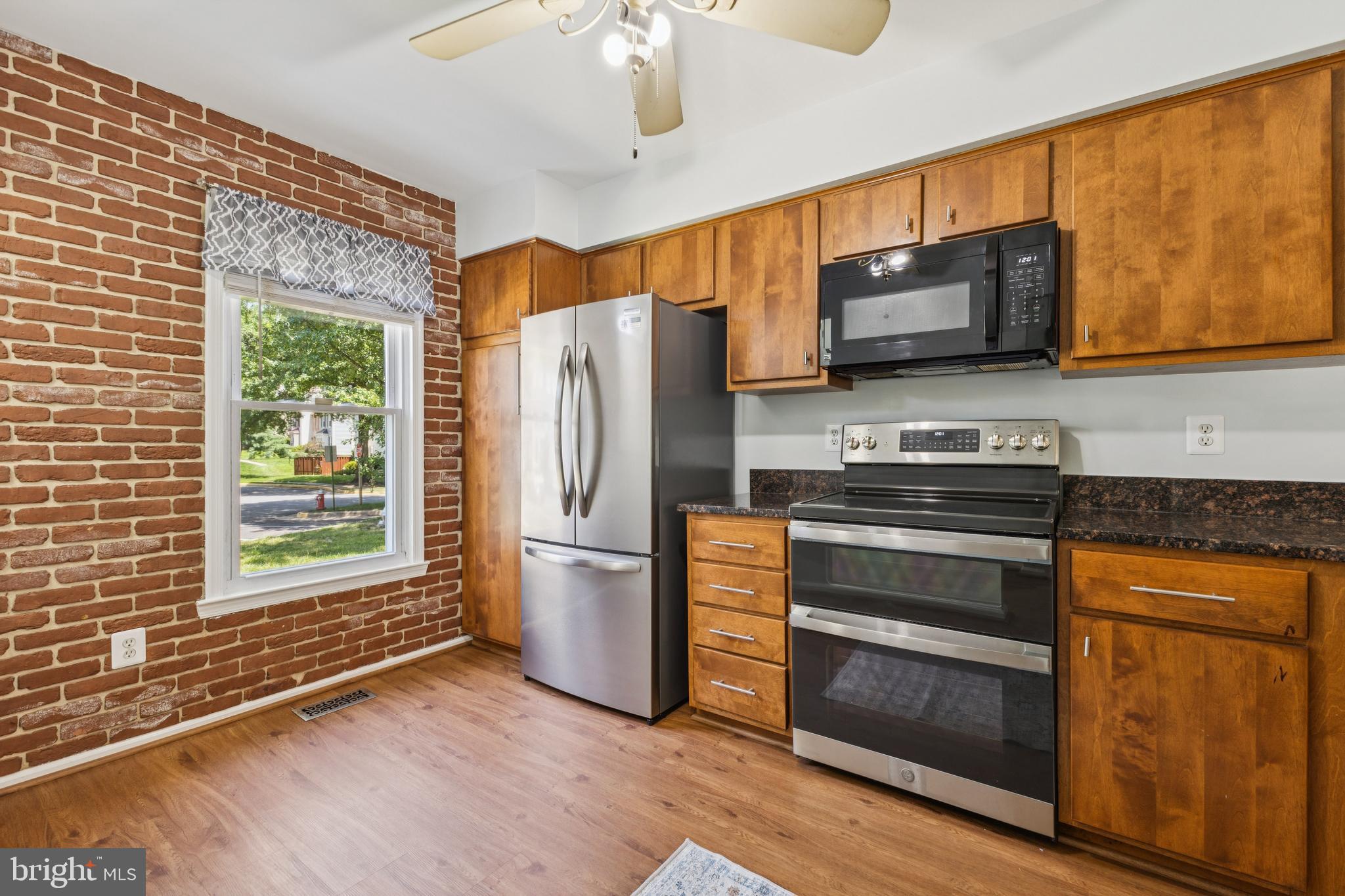 8485 LAUREL OAK DRIVE