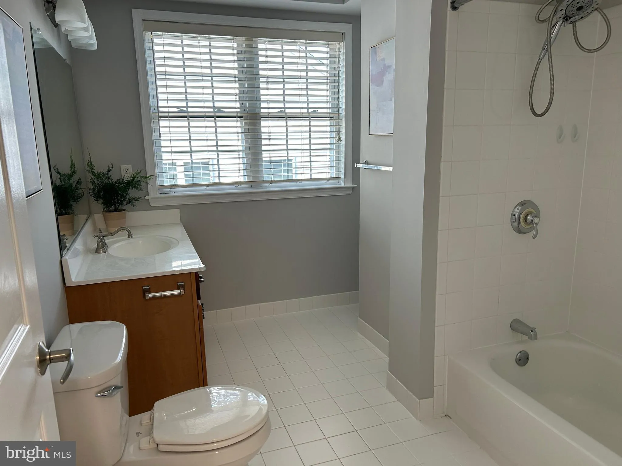 Philadelphia, Pennsylvania 19128, United States, 3 Bedrooms Bedrooms, ,4 BathroomsBathrooms,Residential,Pending,45639