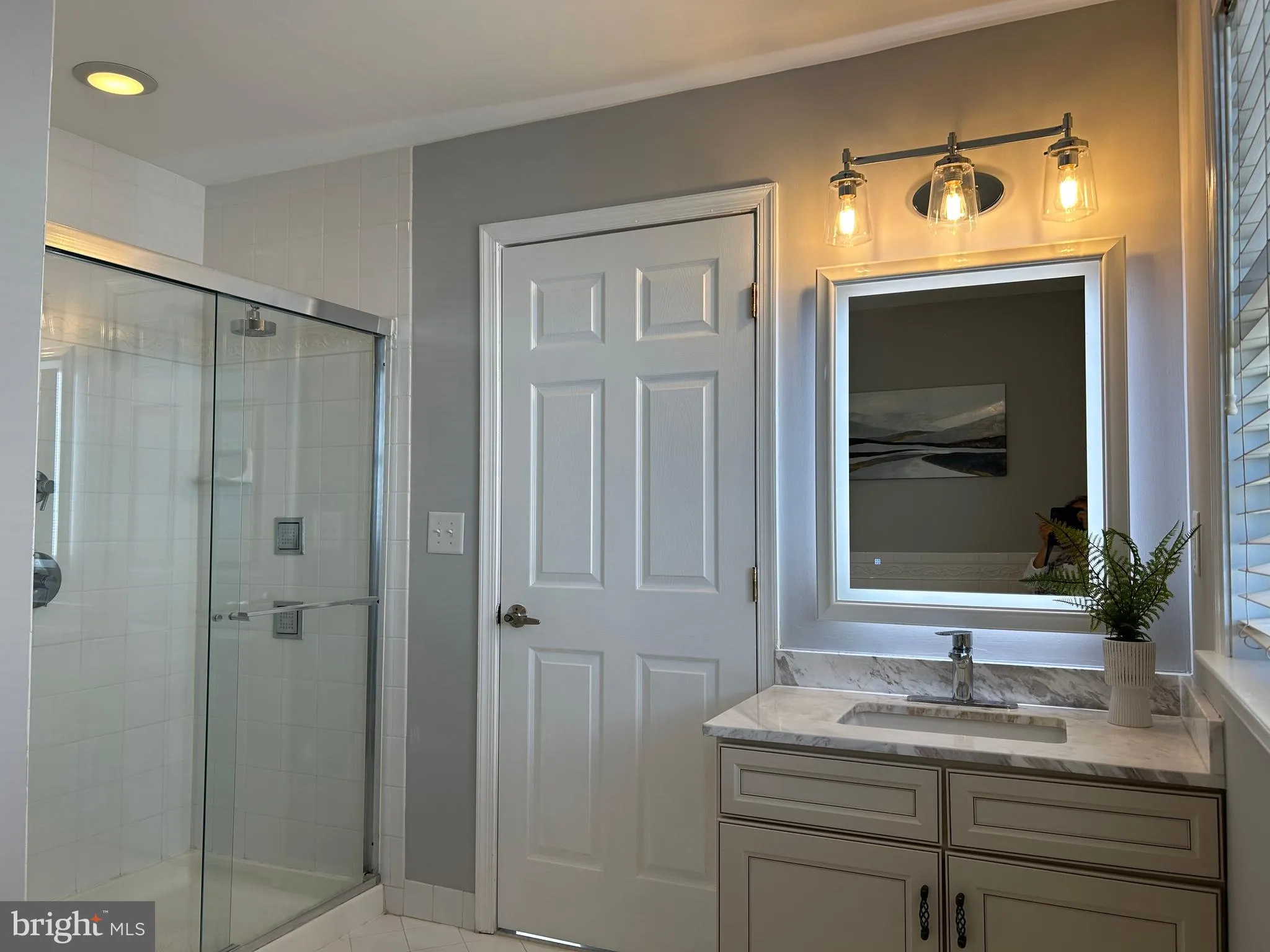 Philadelphia, Pennsylvania 19128, United States, 3 Bedrooms Bedrooms, ,4 BathroomsBathrooms,Residential,Pending,45639